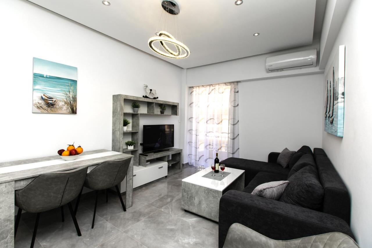Luxury Shades Of Gray Apartment 레팀노 외부 사진