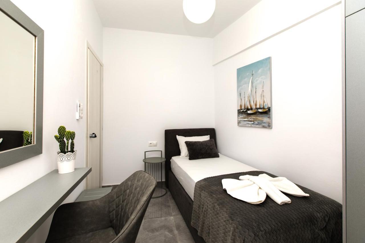 Luxury Shades Of Gray Apartment 레팀노 외부 사진