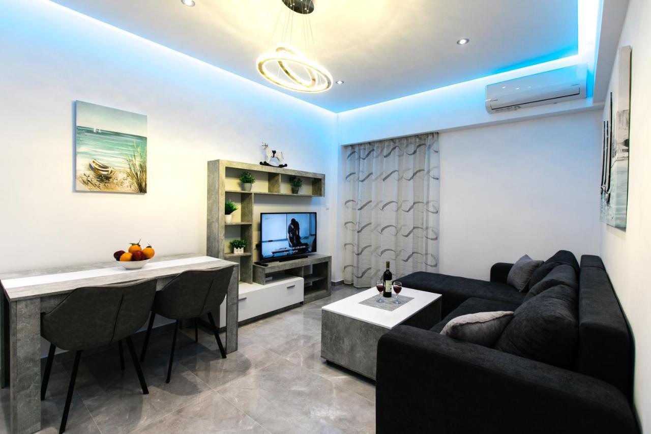 Luxury Shades Of Gray Apartment 레팀노 외부 사진