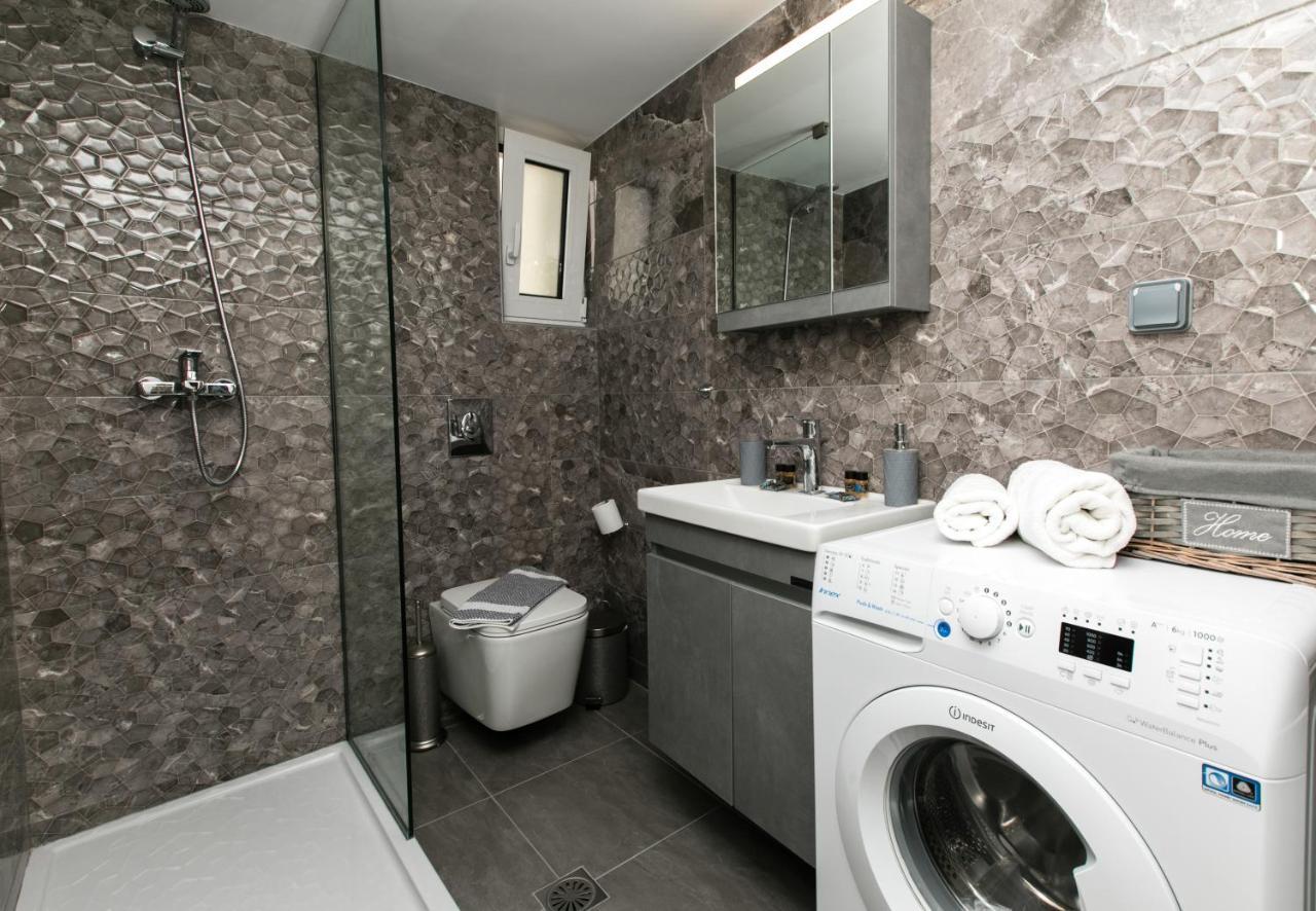 Luxury Shades Of Gray Apartment 레팀노 외부 사진